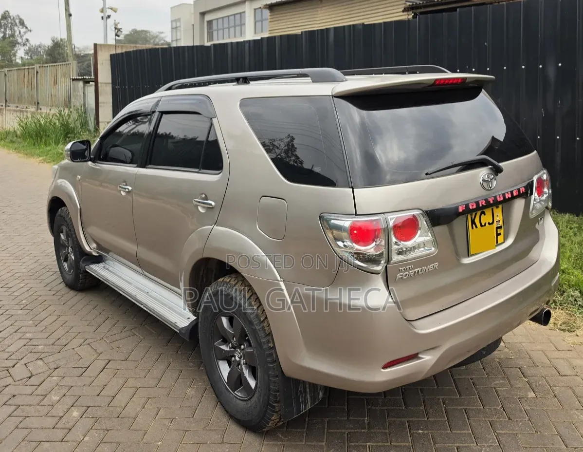 Toyota Fortuner 2009 Gold