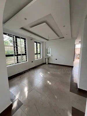 5bdrm Mansion in Kamakis for sale