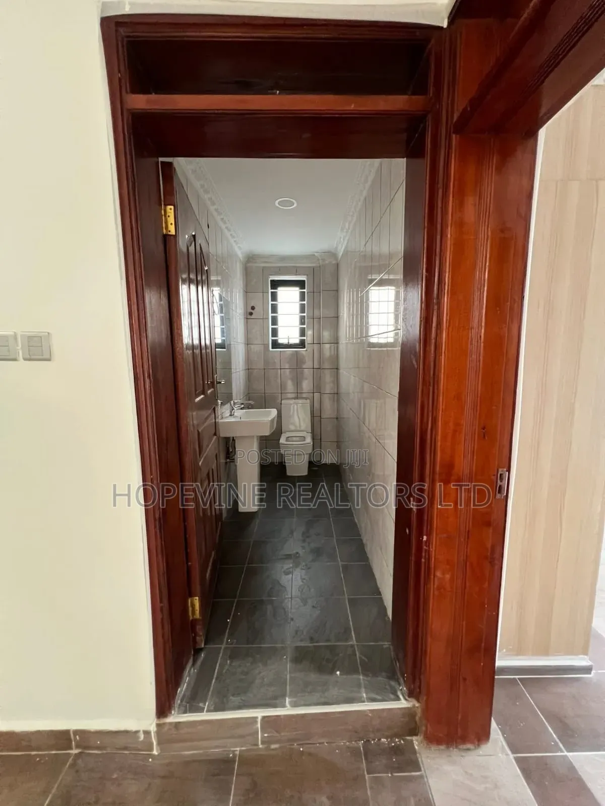 5bdrm Mansion in Kamakis for sale