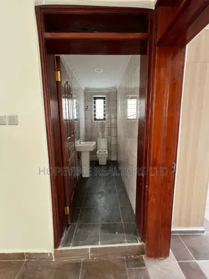 5bdrm Mansion in Kamakis for sale