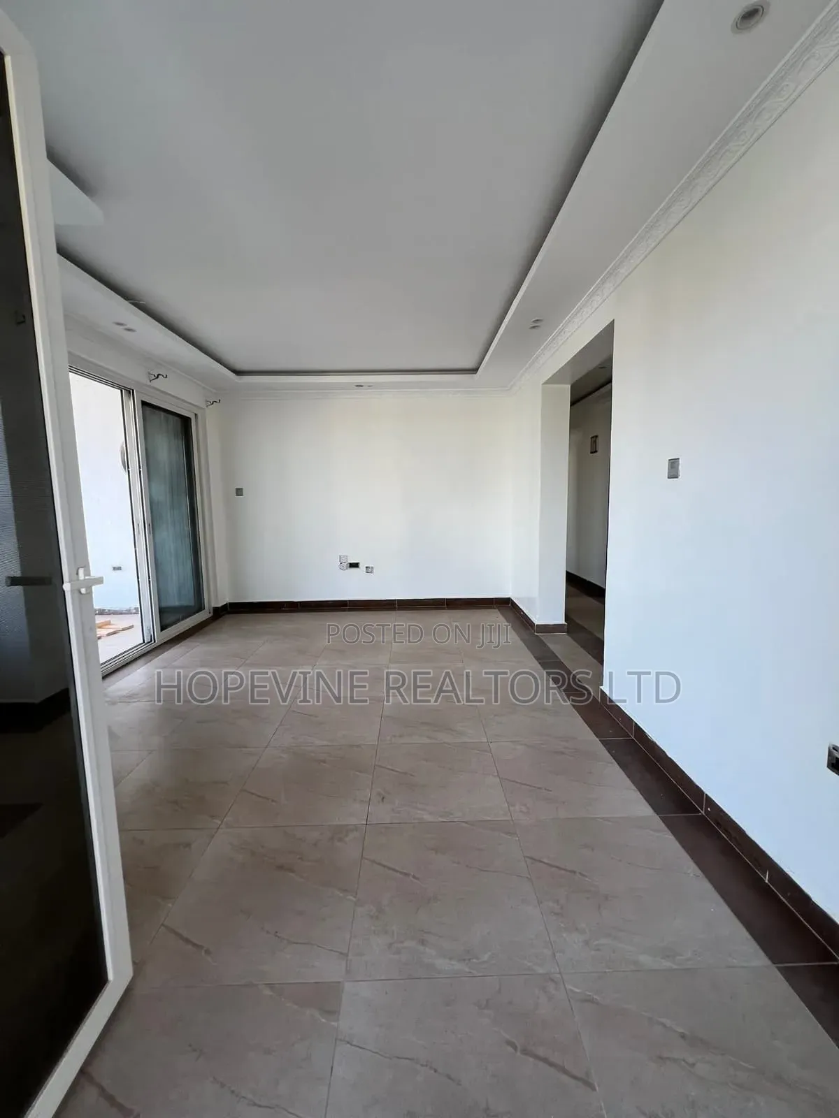 5bdrm Mansion in Kamakis for sale