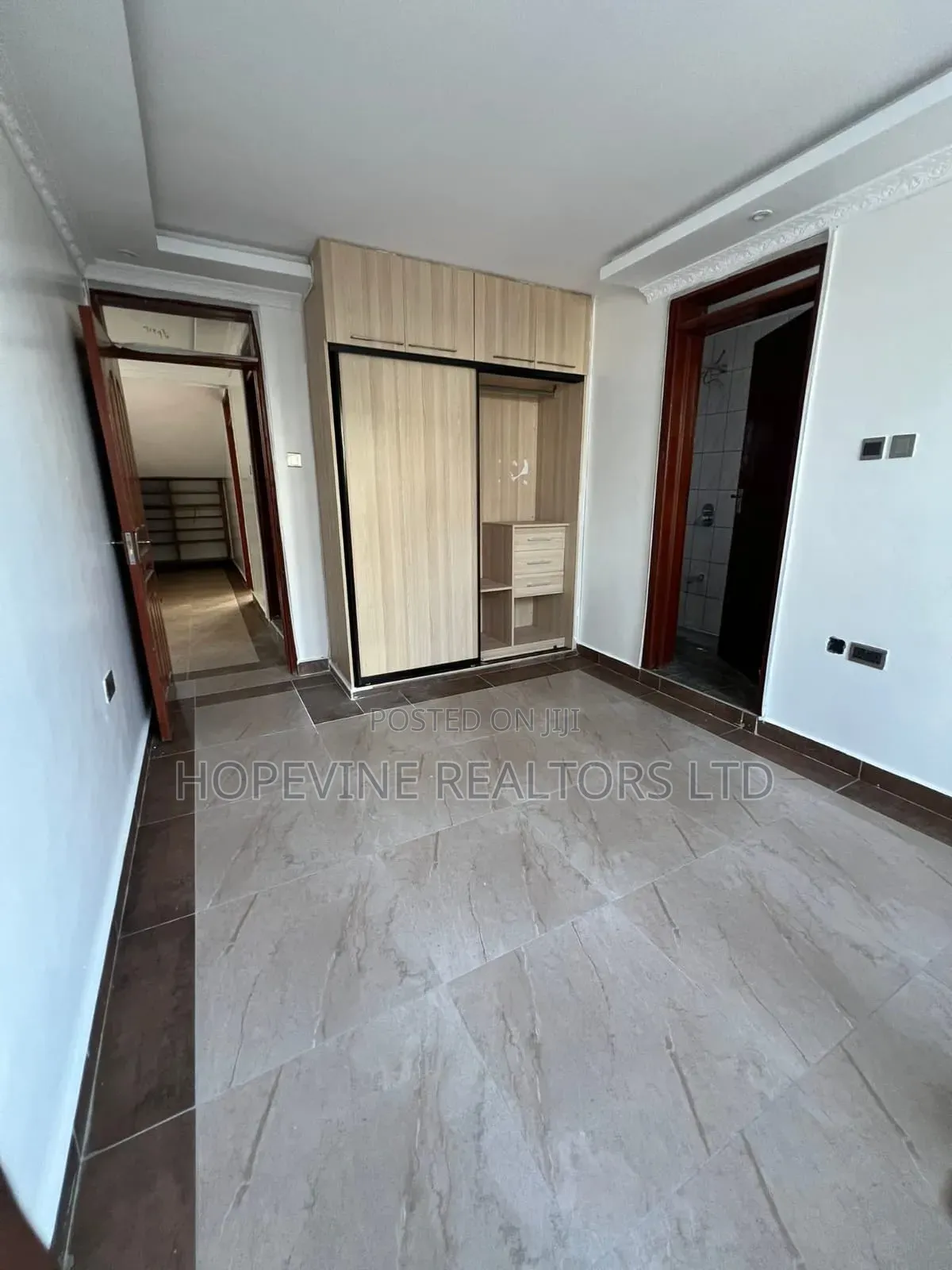 5bdrm Mansion in Kamakis for sale