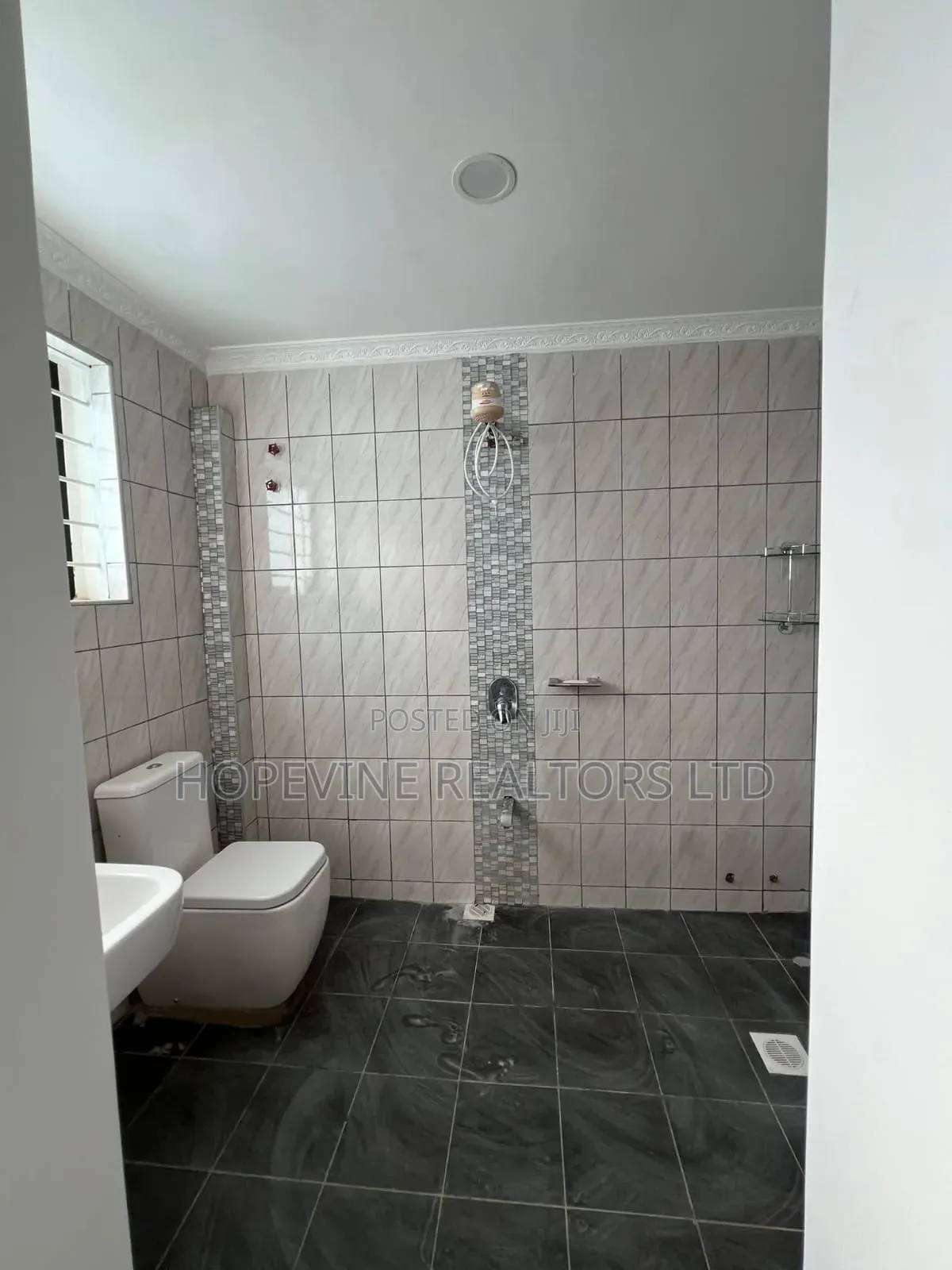 5bdrm Mansion in Kamakis for sale