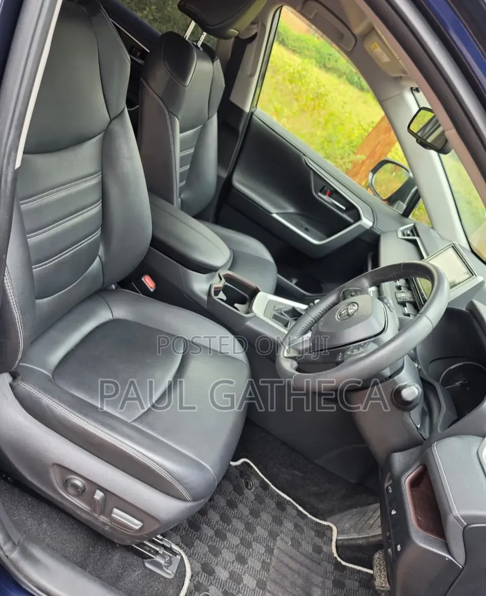 Toyota RAV4 2022 Blue