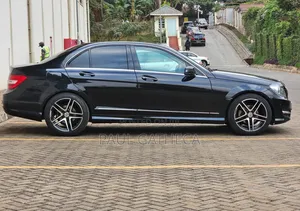Mercedes-Benz C200 2014 Black