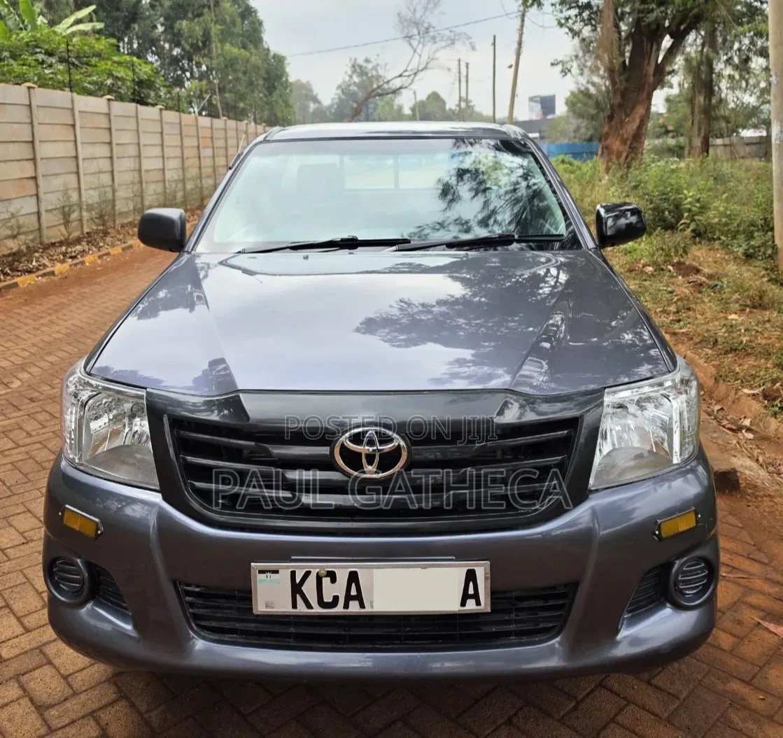 Toyota Hilux 2014 Gray