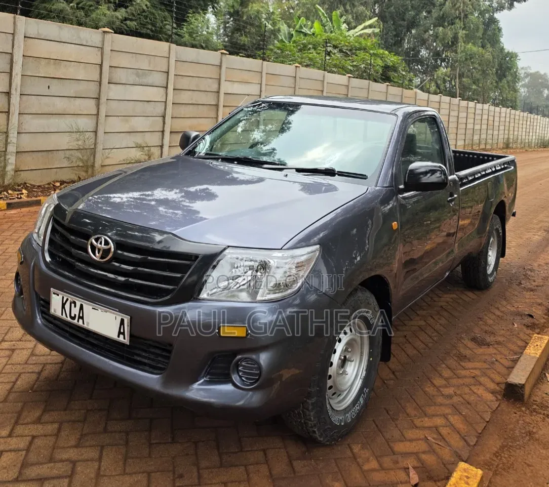 Toyota Hilux 2014 Gray