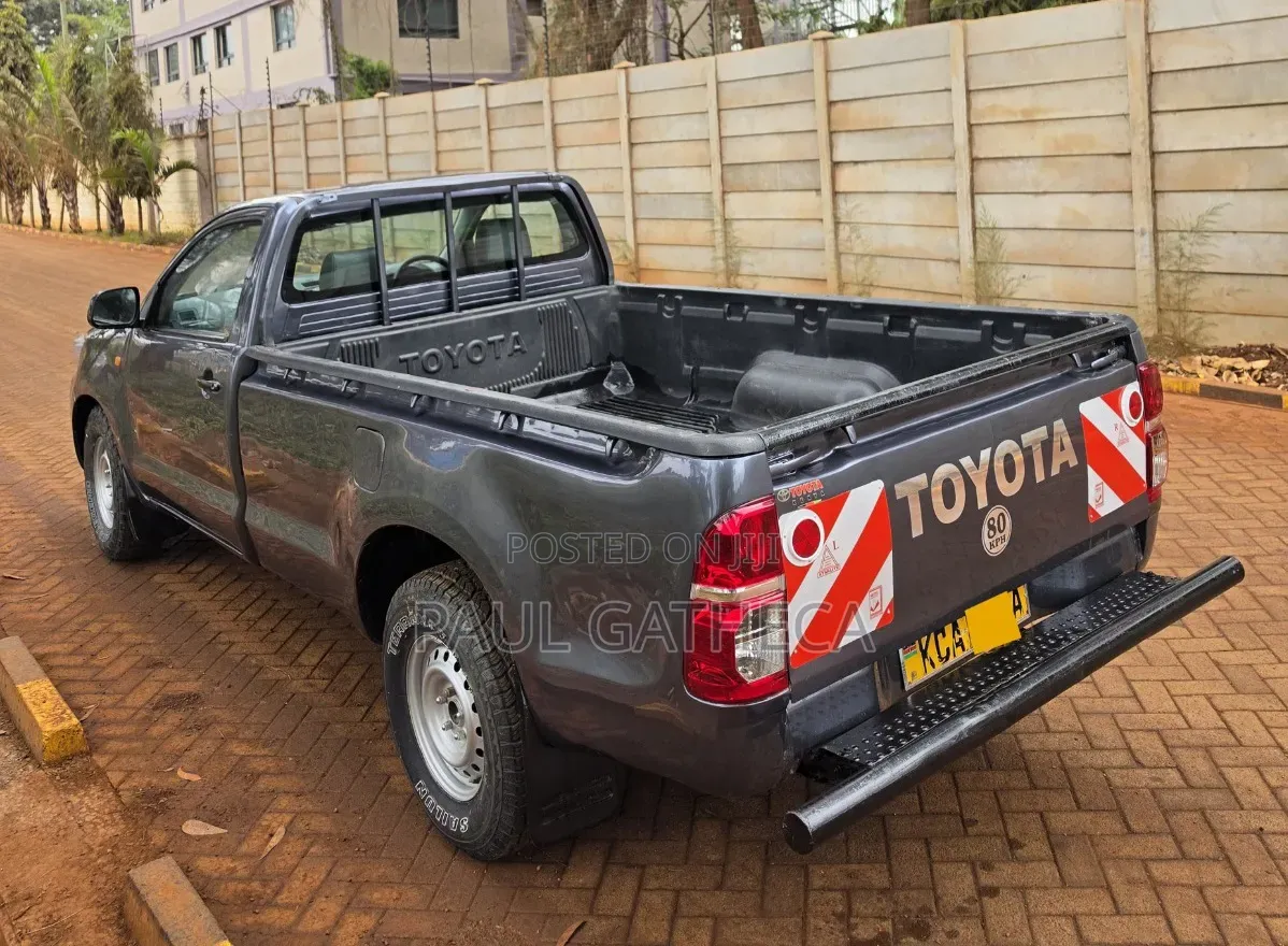 Toyota Hilux 2014 Gray
