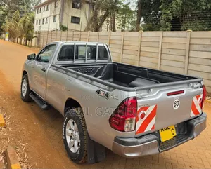 Toyota Hilux 2021 Gray