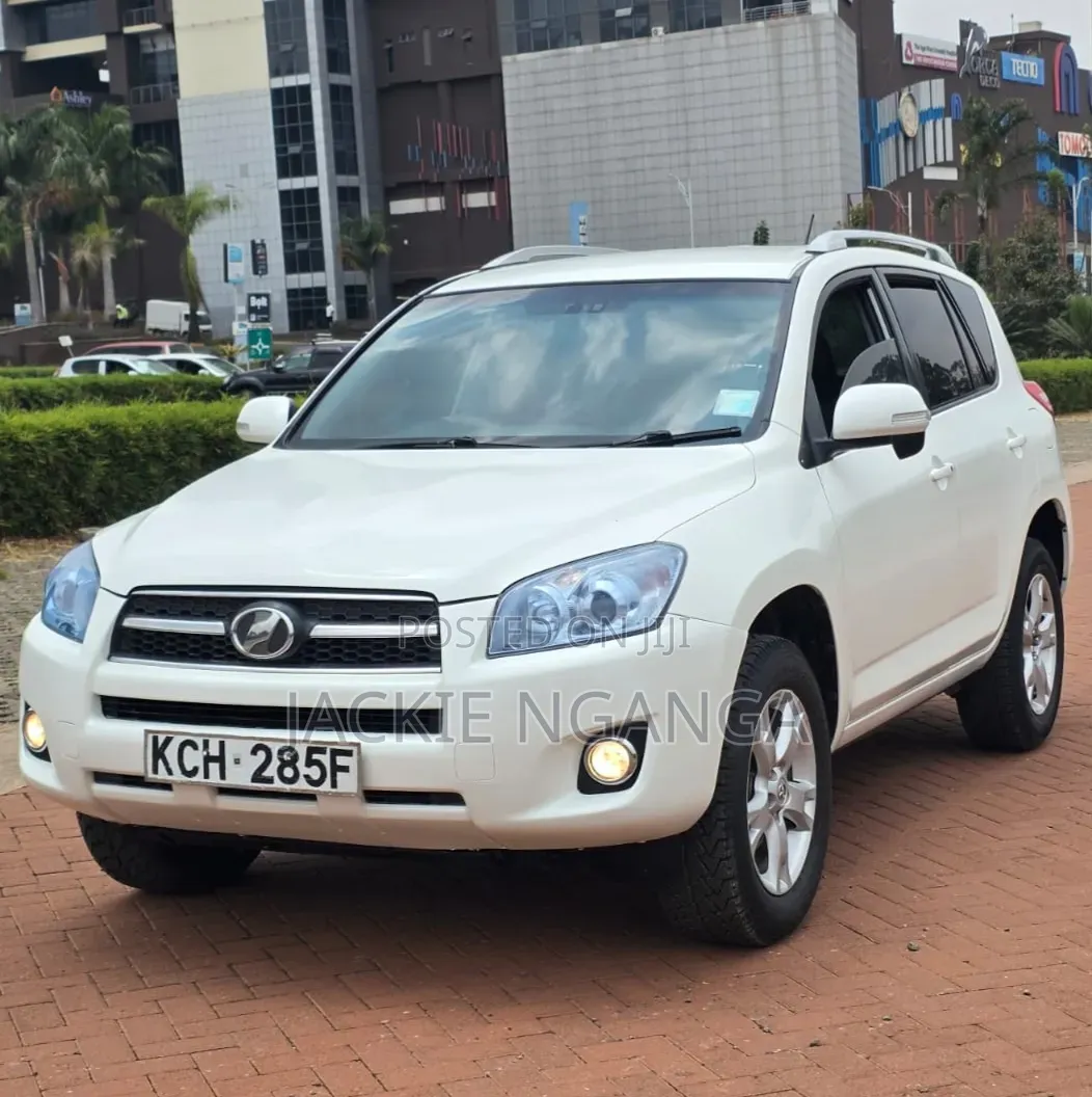 Toyota RAV4 2011 White