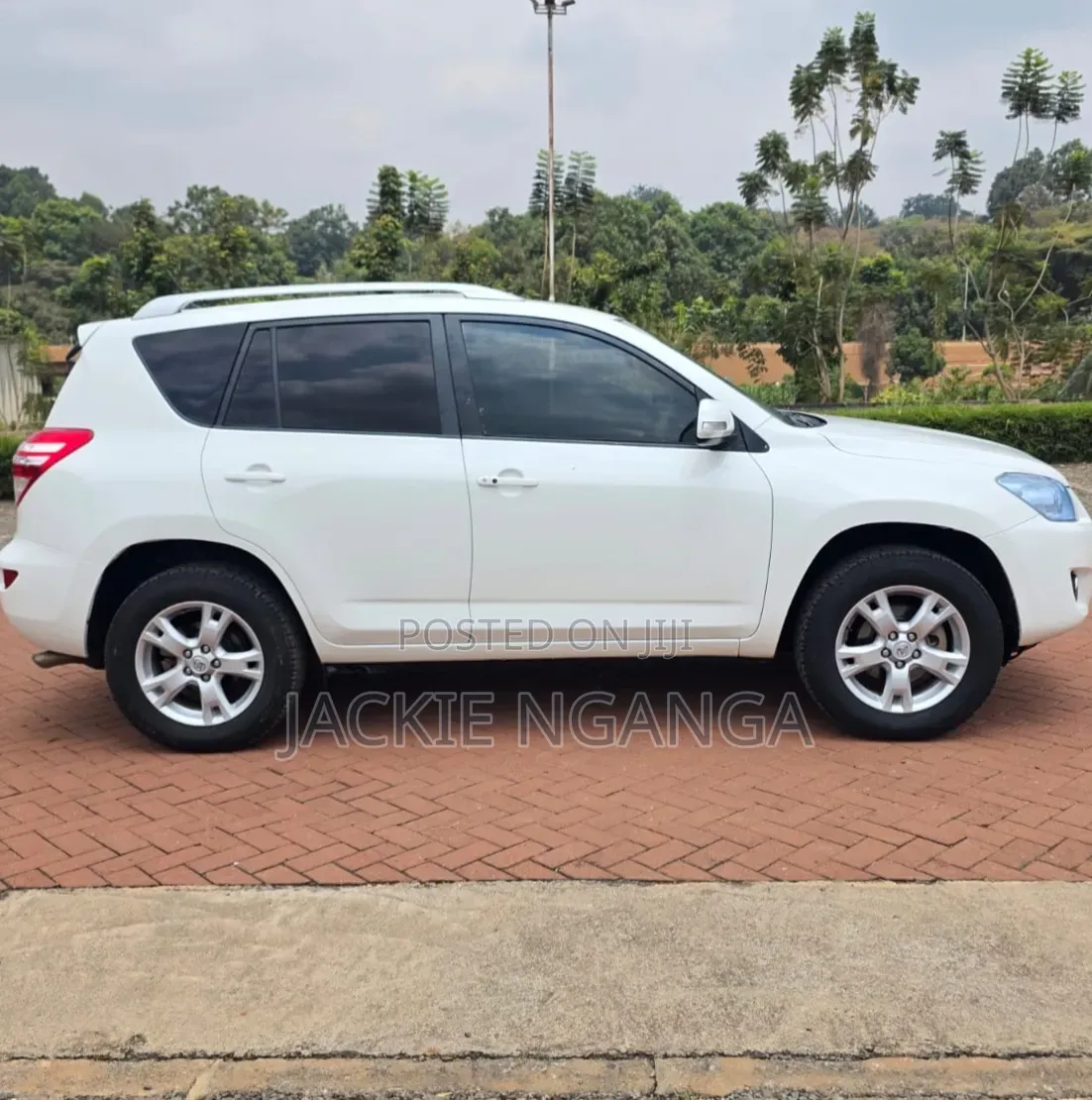 Toyota RAV4 2011 White