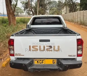 Isuzu D-MAX 2015 White
