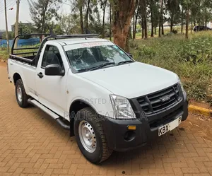Isuzu D-MAX 2013 White