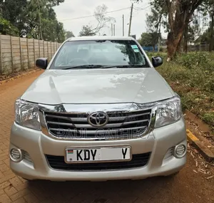 Toyota Hilux 2012 Gold