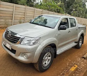 Toyota Hilux 2012 Gold