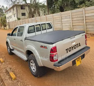 Toyota Hilux 2012 Gold