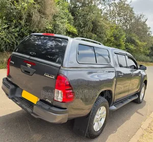 Toyota Hilux 2020 Gray