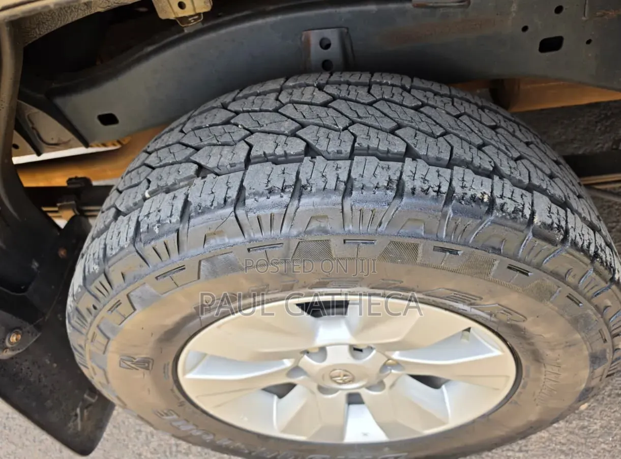 Toyota Hilux 2020 Gray