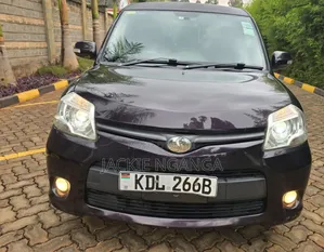 Toyota Sienta 2015 Maroon