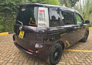 Toyota Sienta 2015 Maroon