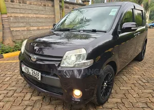 Toyota Sienta 2015 Maroon