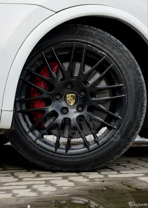 Porsche Cayenne 2017 White