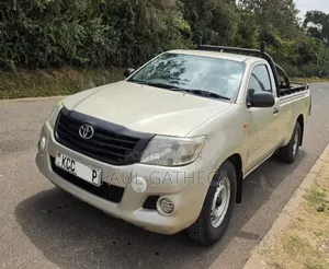 Toyota Hilux 2014 Gold