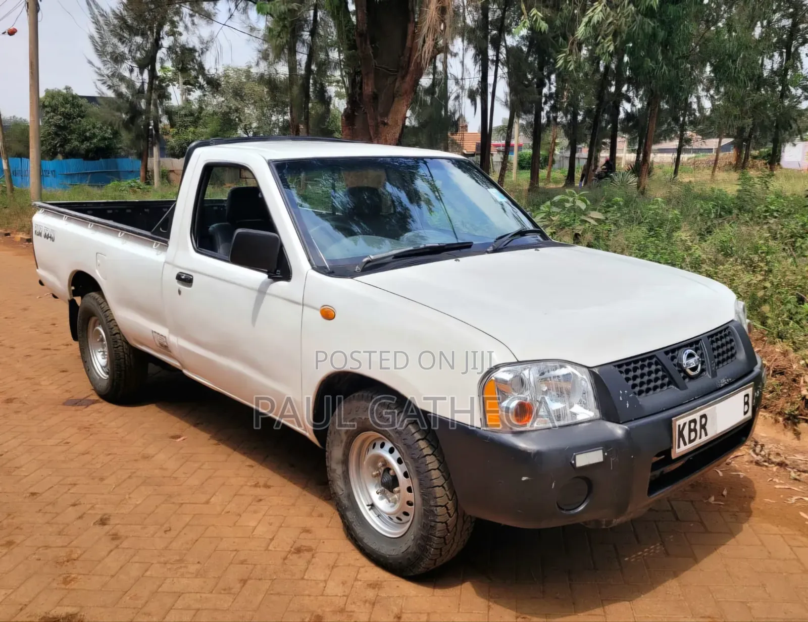 Nissan Hardbody 2010 White