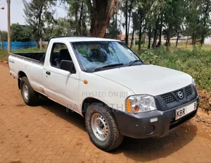 Nissan Hardbody 2010 White