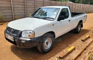 Nissan Hardbody 2010 White