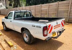 Nissan Hardbody 2010 White