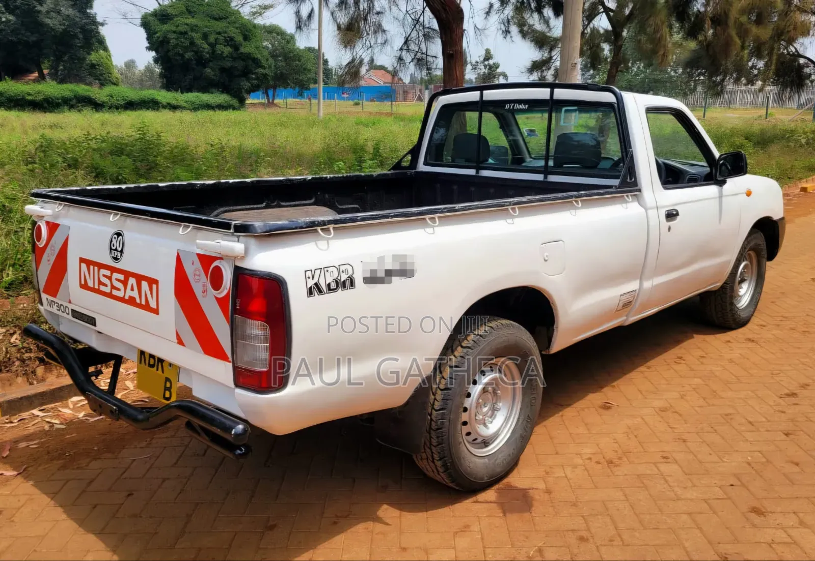 Nissan Hardbody 2010 White