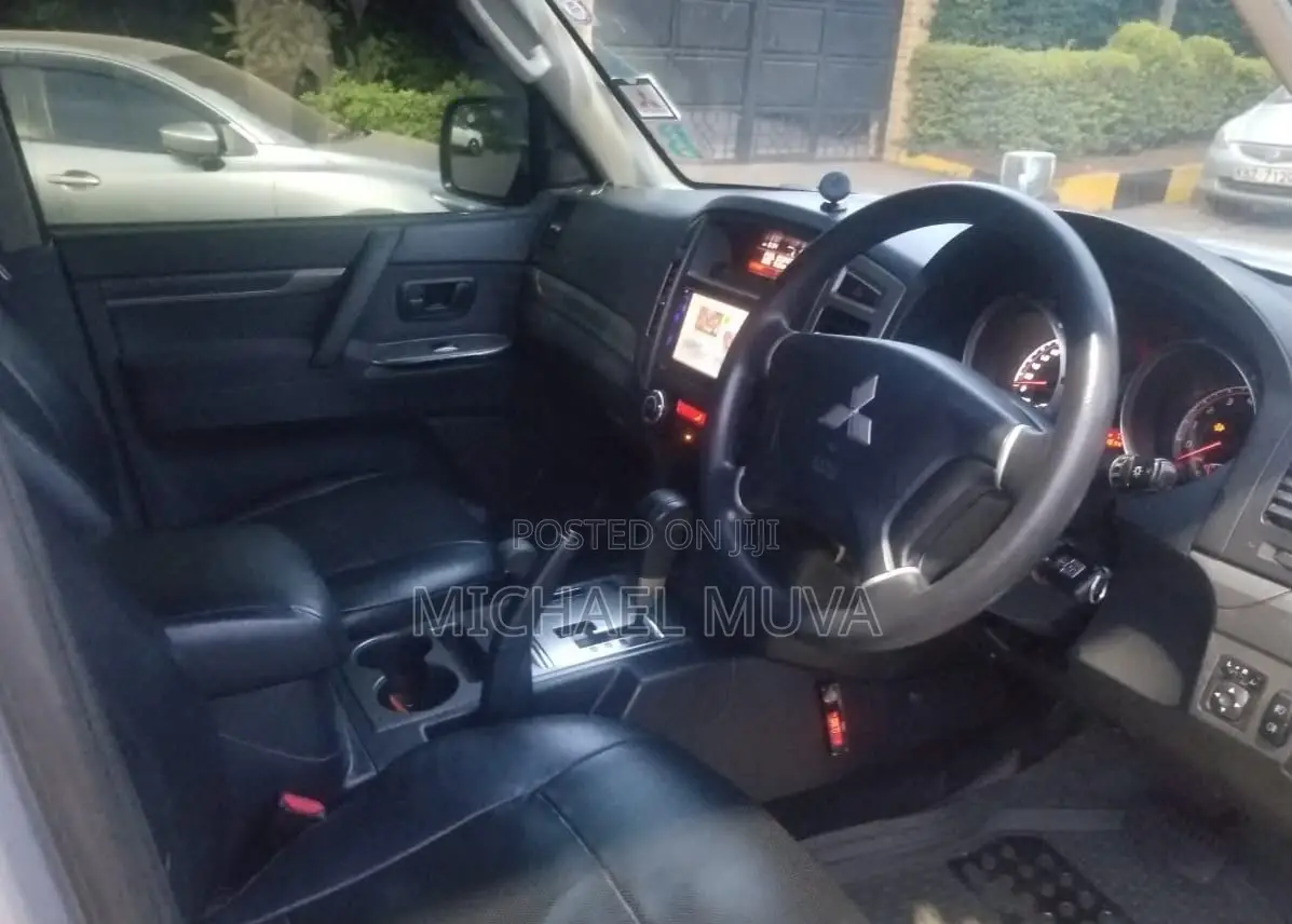 Mitsubishi Pajero V90 3.2 DI-D GLS/GLX 2015 Silver