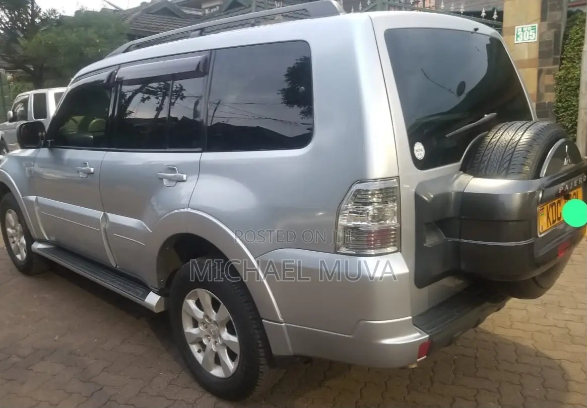 Mitsubishi Pajero V90 3.2 DI-D GLS/GLX 2015 Silver