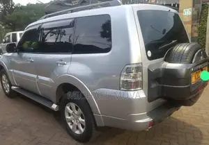 Mitsubishi Pajero V90 3.2 DI-D GLS/GLX 2015 Silver