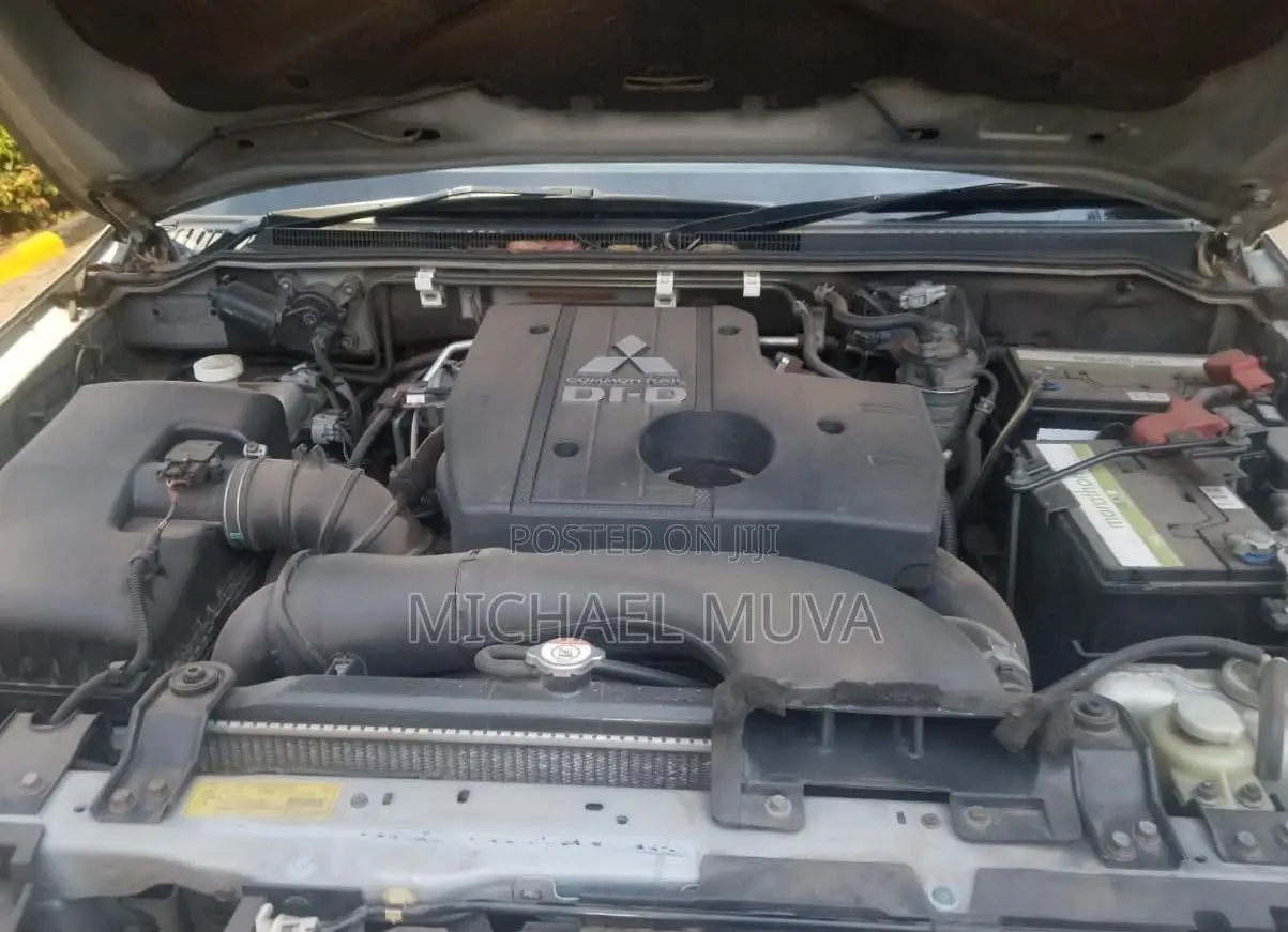 Mitsubishi Pajero V90 3.2 DI-D GLS/GLX 2015 Silver