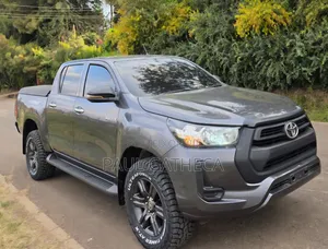 Toyota Hilux 2023 Gray
