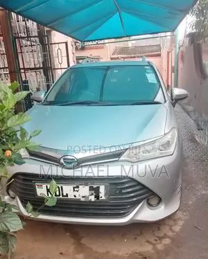 Toyota Corolla Fielder 1.5 Hybrid FWD 2015 Silver