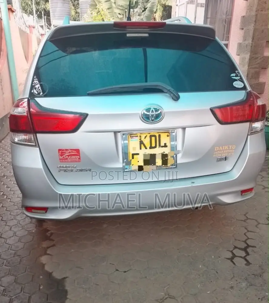 Toyota Corolla Fielder 1.5 Hybrid FWD 2015 Silver