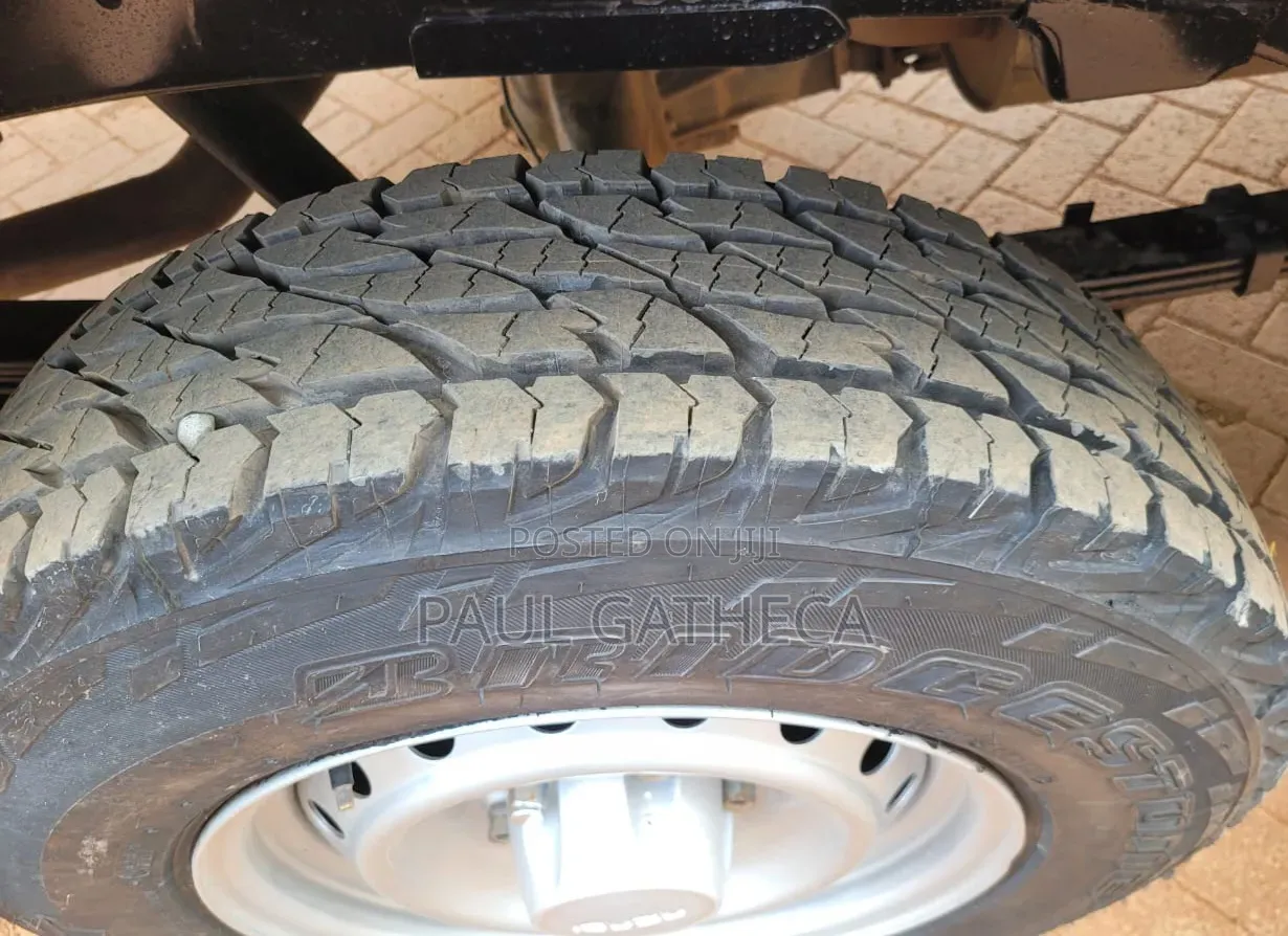 Isuzu D-MAX 2015 Gray