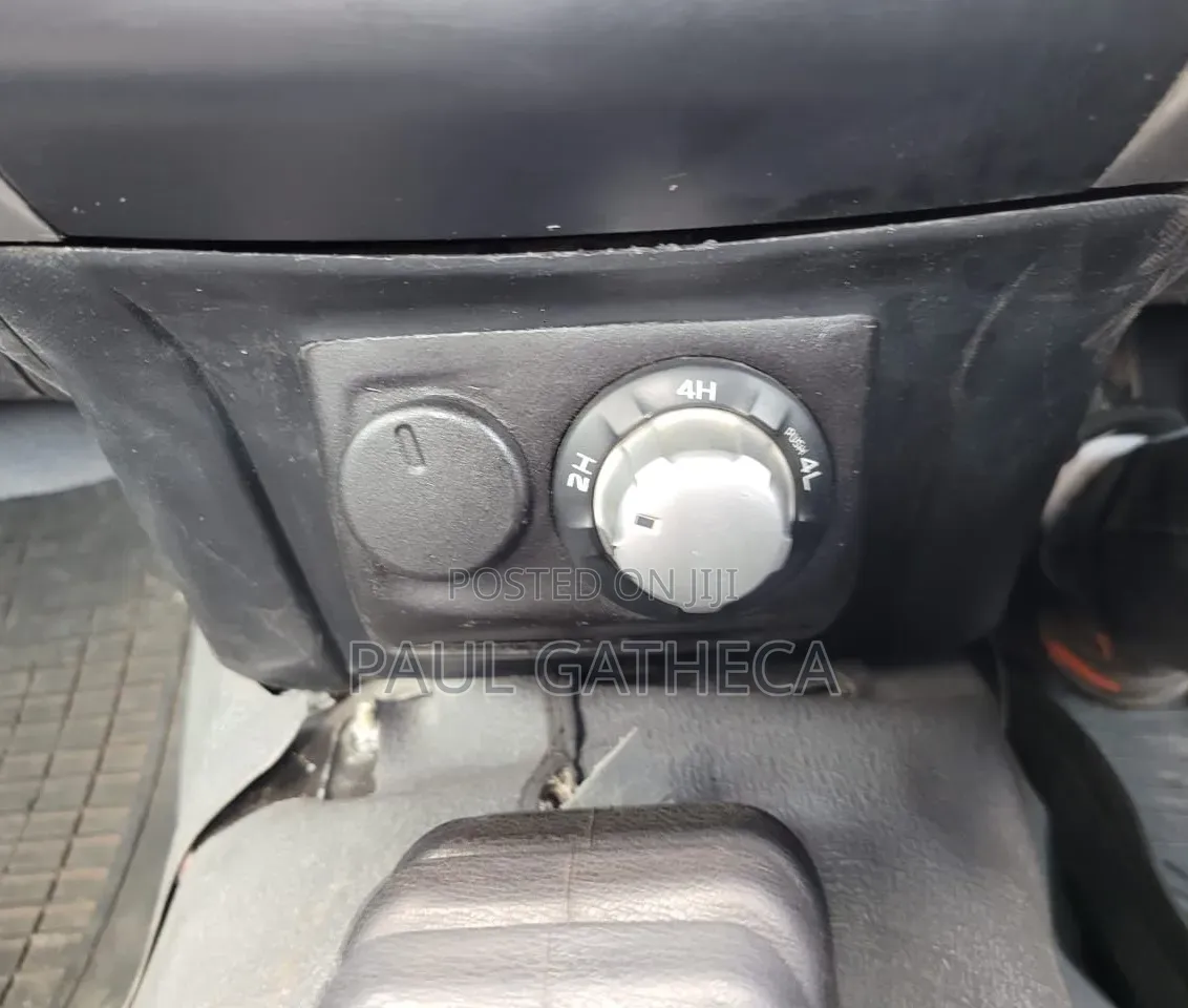 Isuzu D-MAX 2015 Gray