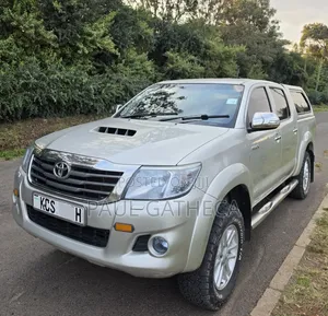 Toyota Hilux 2012 Gray