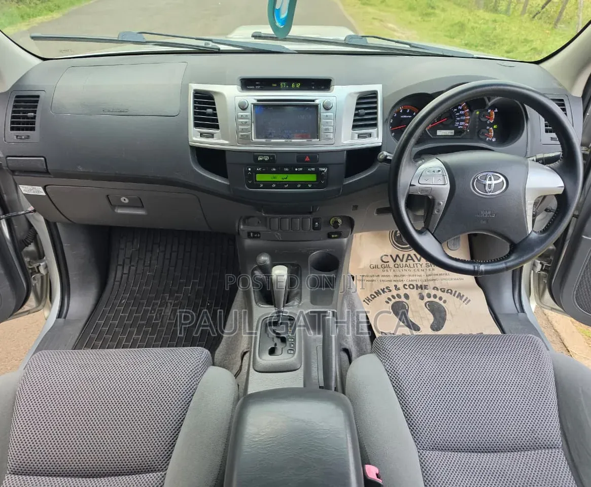 Toyota Hilux 2012 Gray