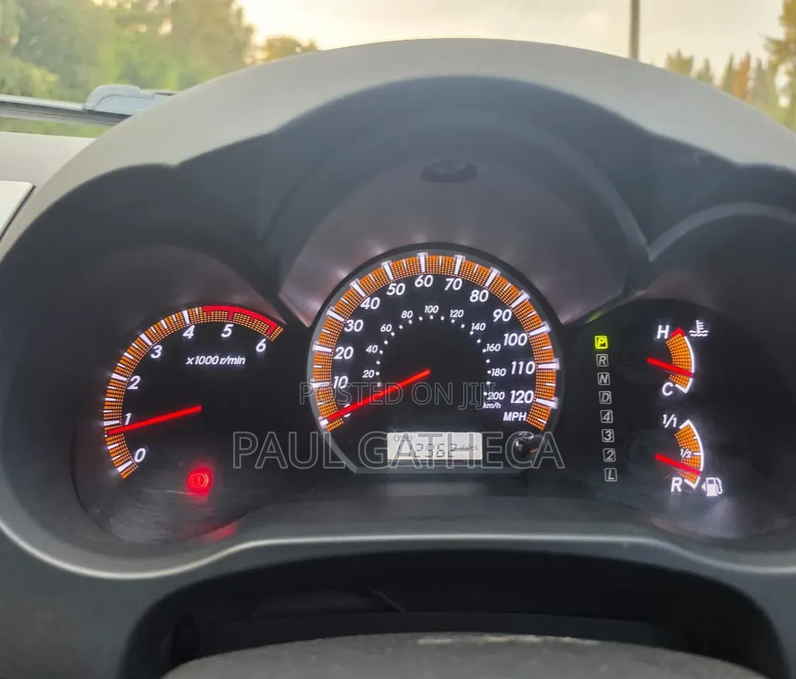 Toyota Hilux 2012 Gray