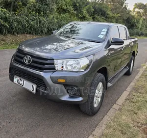 Toyota Hilux 2016 Gray