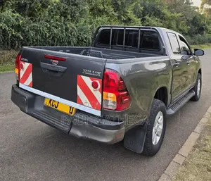 Toyota Hilux 2016 Gray