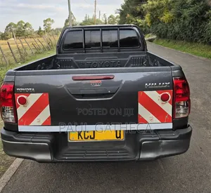 Toyota Hilux 2016 Gray
