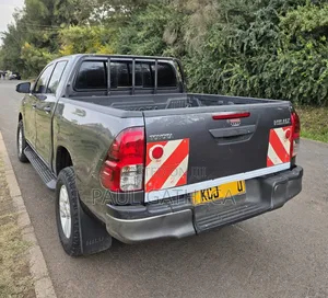 Toyota Hilux 2016 Gray
