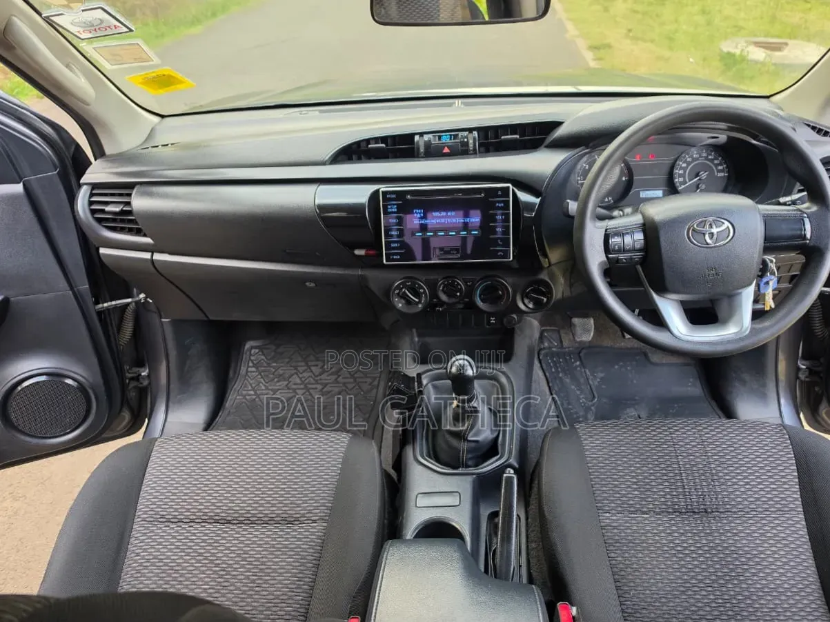 Toyota Hilux 2016 Gray