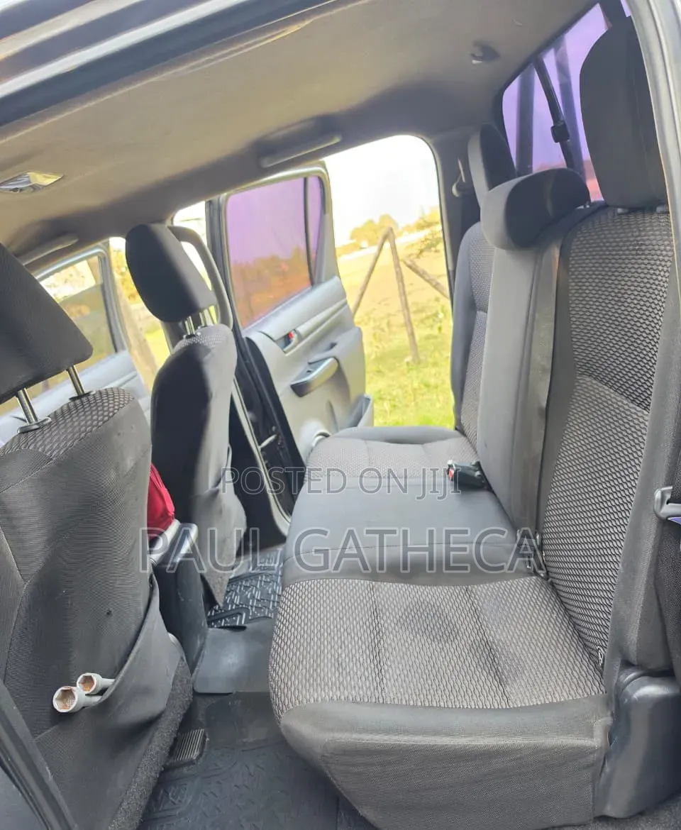 Toyota Hilux 2016 Gray